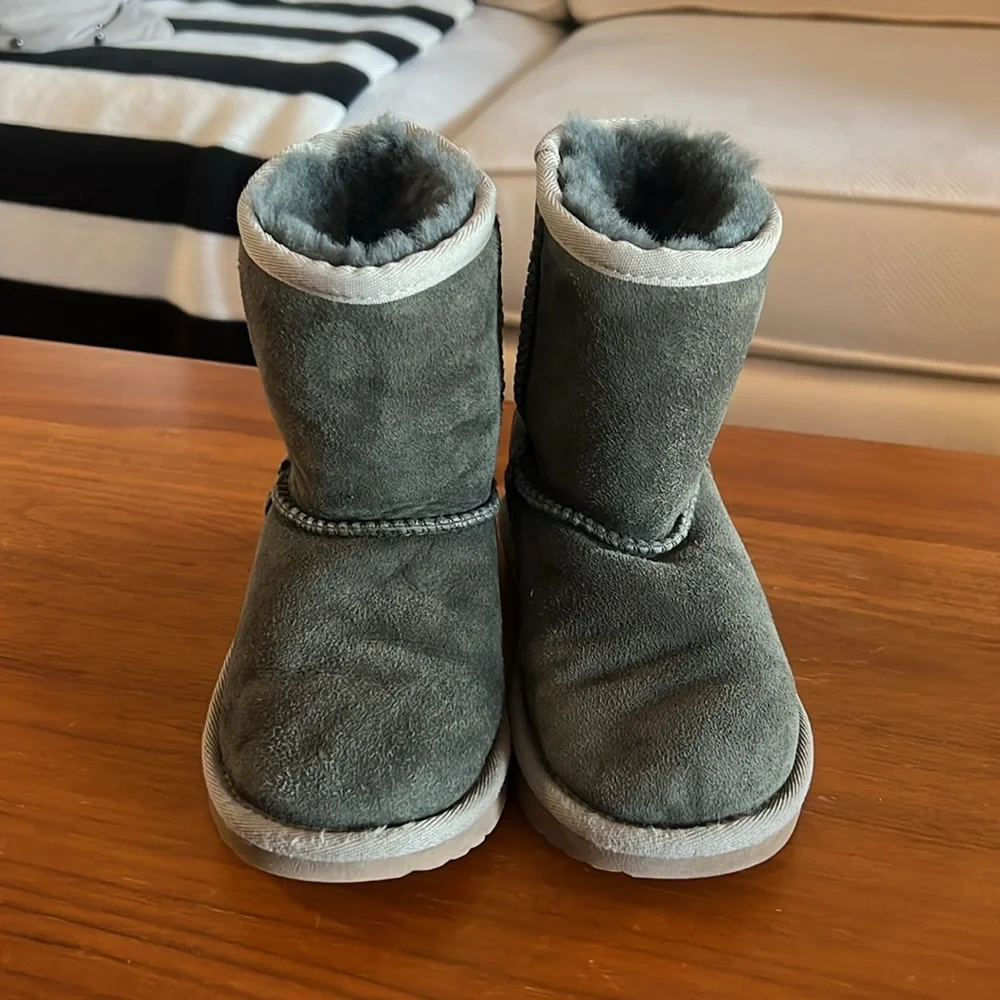 Toddler Classic II Uggs | Size 11 - Picture 2 of 6